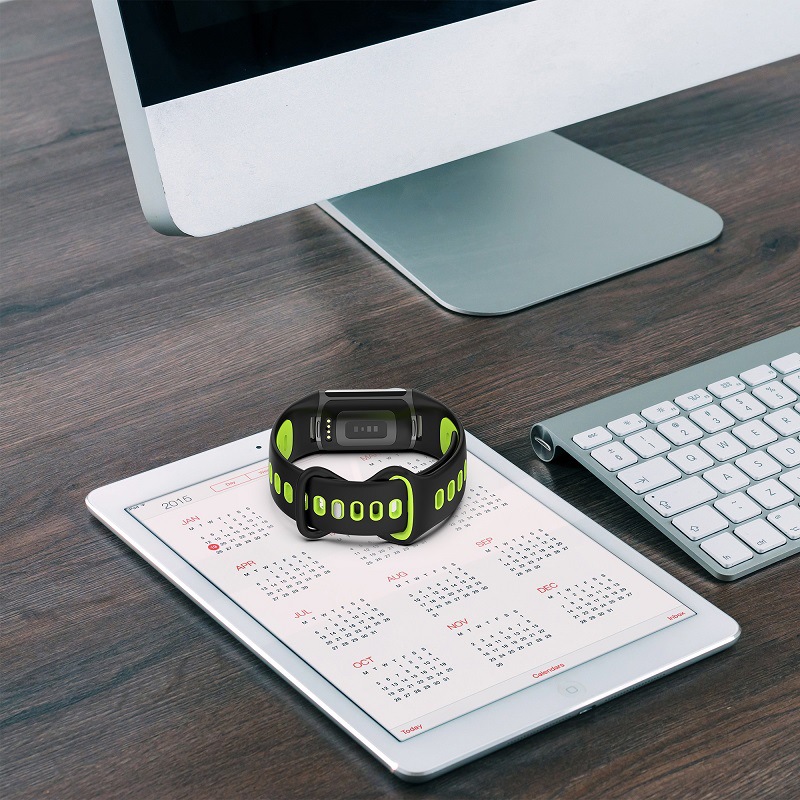 Cinturino per Fitbit Charge 6  - Women'S Accessories Nike recensione e prezzo