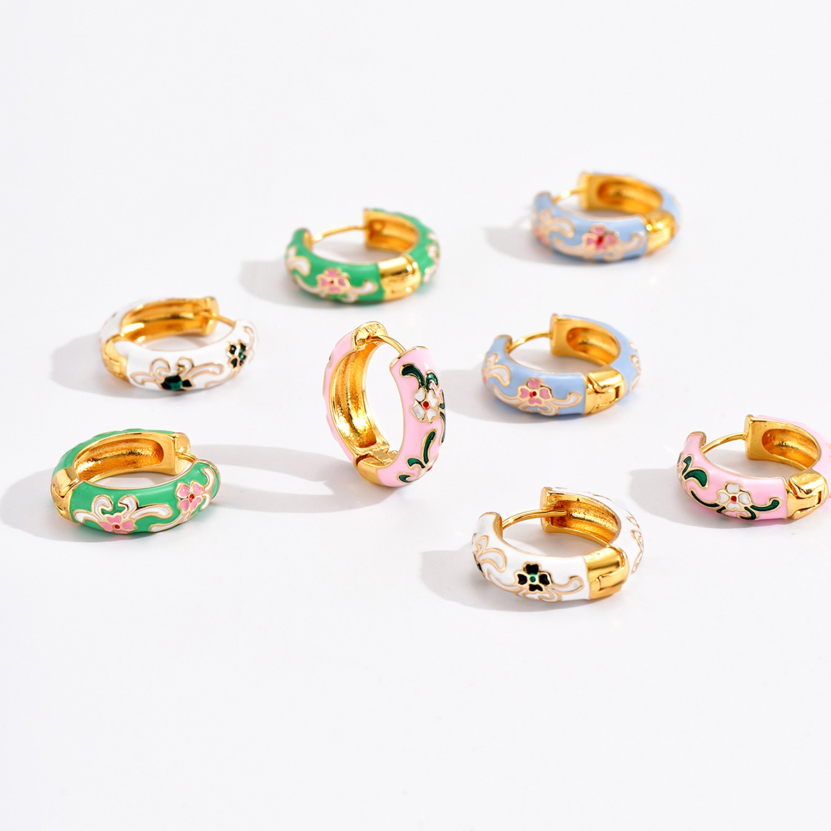Orecchini Huggies con fiori in - Wrap Ring Gold recensione e prezzo
